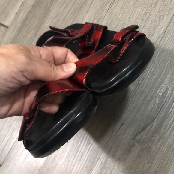 Aravon Red Patent Leather Adjustable Strap Comfort Sandals size 8D/8 Wide - Picture 3 of 9